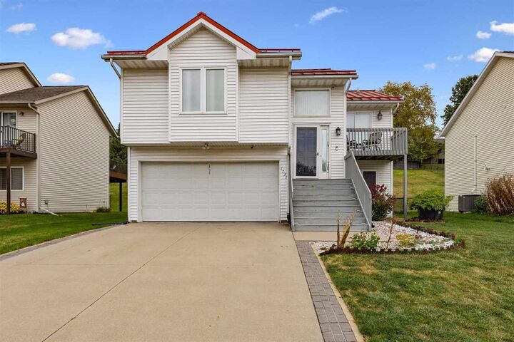 Property Photo: 1731 Parkway Dr IA 52241