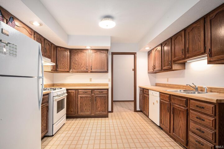 Property Photo:  12170 Fields Farm Court  IN 46530