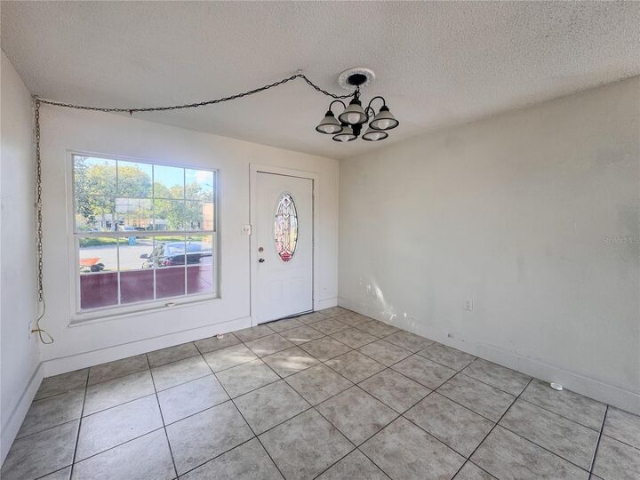Property Photo: 1471 Kozart Court FL 32811