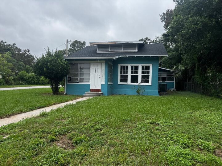 Property Photo: 711 Avenue E NE Winter FL 33881