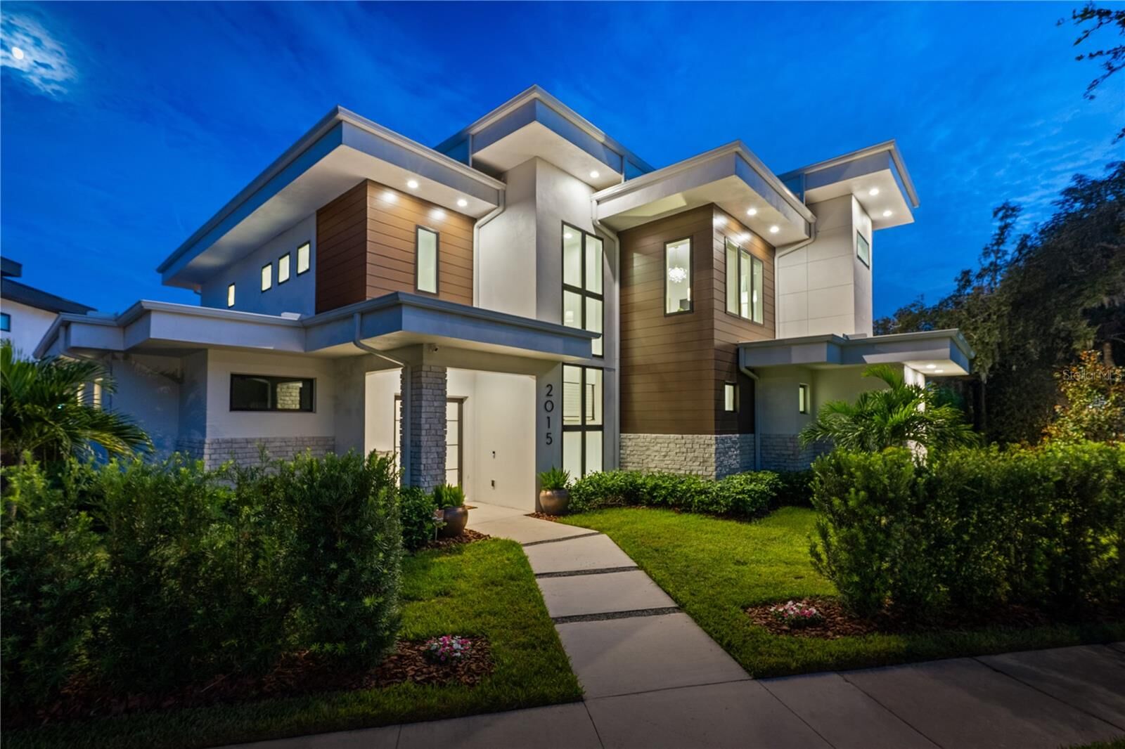 Property Photo:  2015 N Park Avenue  FL 32789