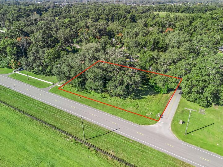 Property Photo:  5528 S US 301  FL 33513