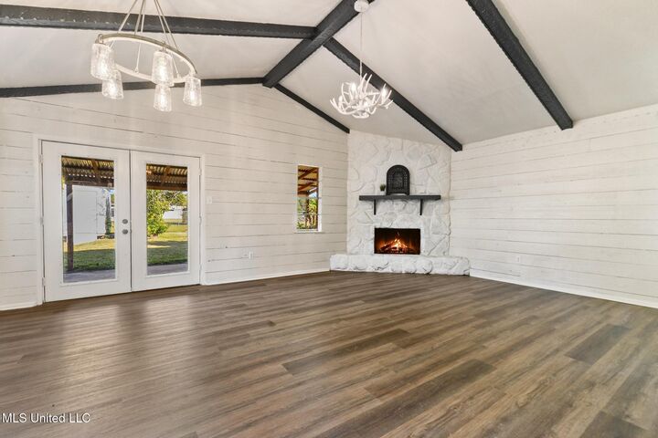 Property Photo:  2612 San Lorenzo Street  MS 39553 