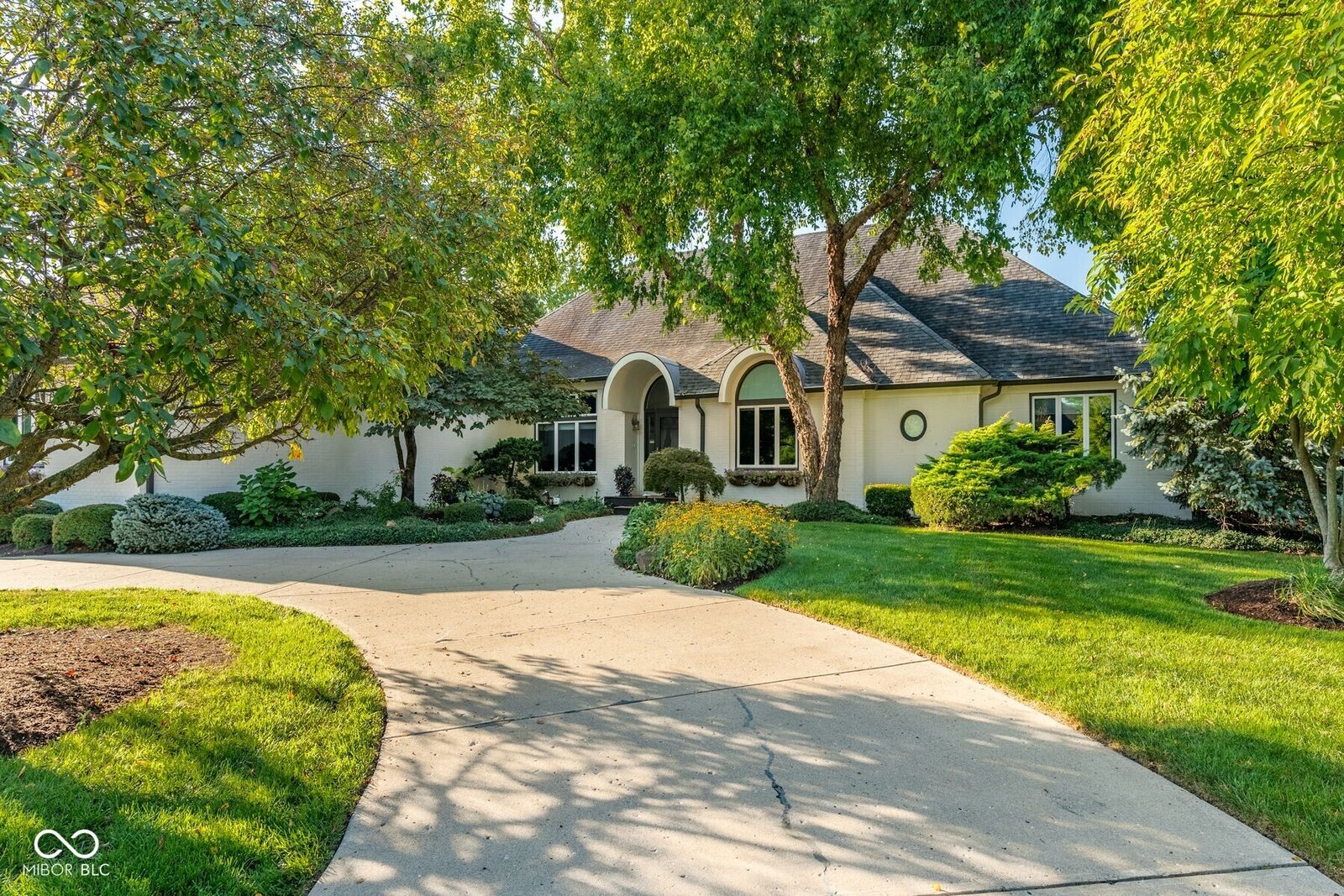 Property Photo: 9919 Summerlakes Drive IN 46032