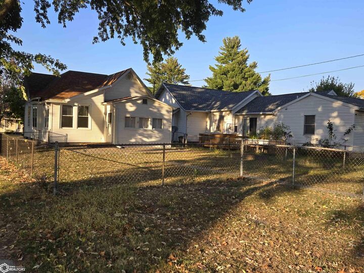 Property Photo:  831 Hedge Avenue  IA 52601