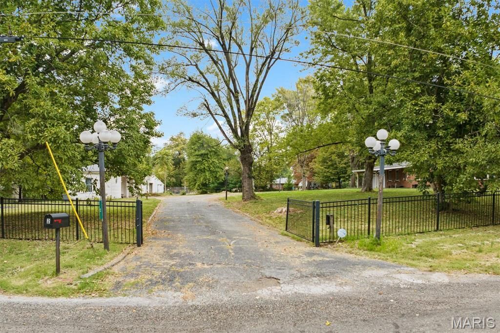 Property Photo:  2 Estelle Lane  IL 62208 