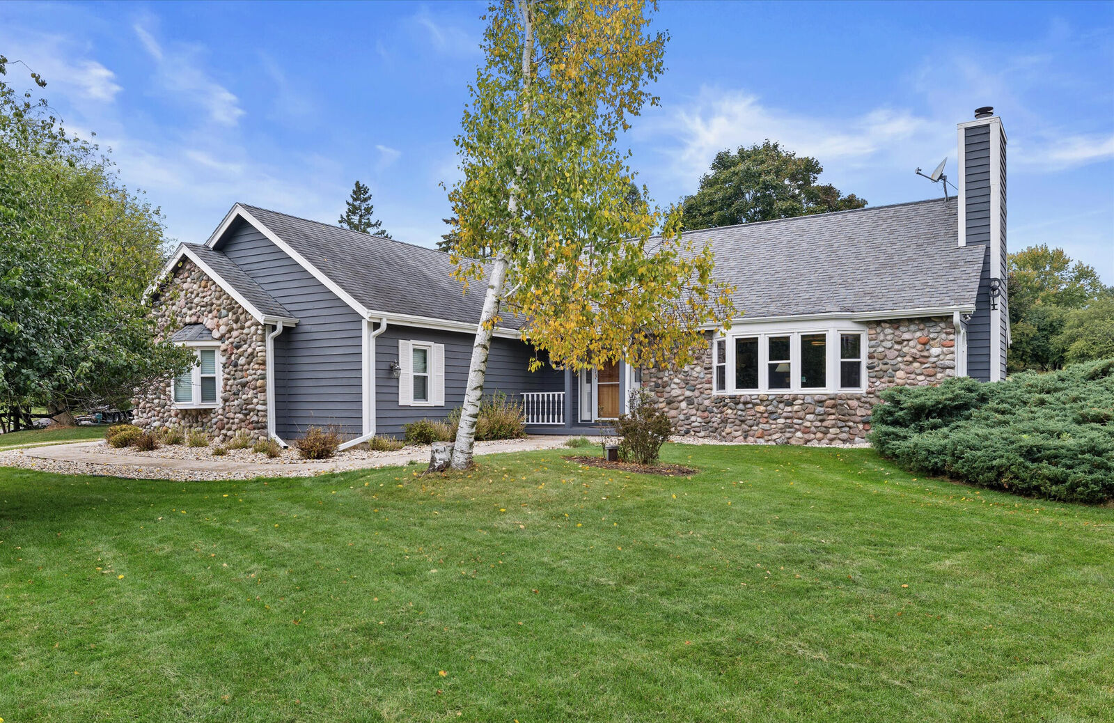 Property Photo:  N67w30854 Golf Rd  WI 53029 