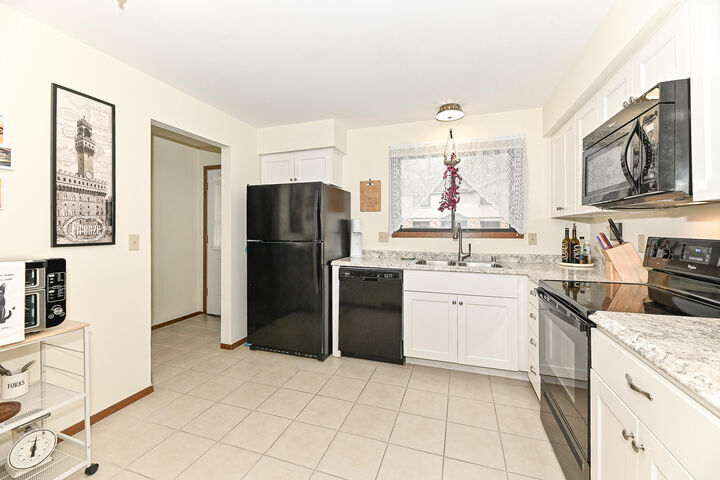 Property Photo: 5820 Cambridge Ln 7 WI 53406