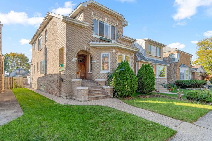 Property Photo: 6049 W Roscoe Street IL 60634