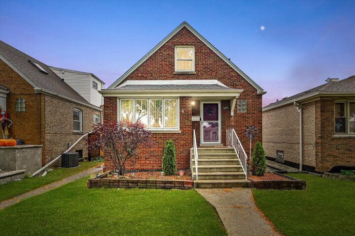 Property Photo: 5250 S Nagle Avenue IL 60638