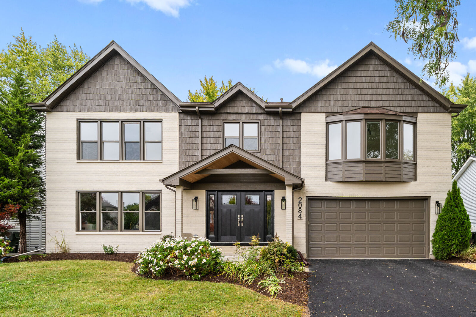 Property Photo: 2084 Maplewood Circle IL 60563