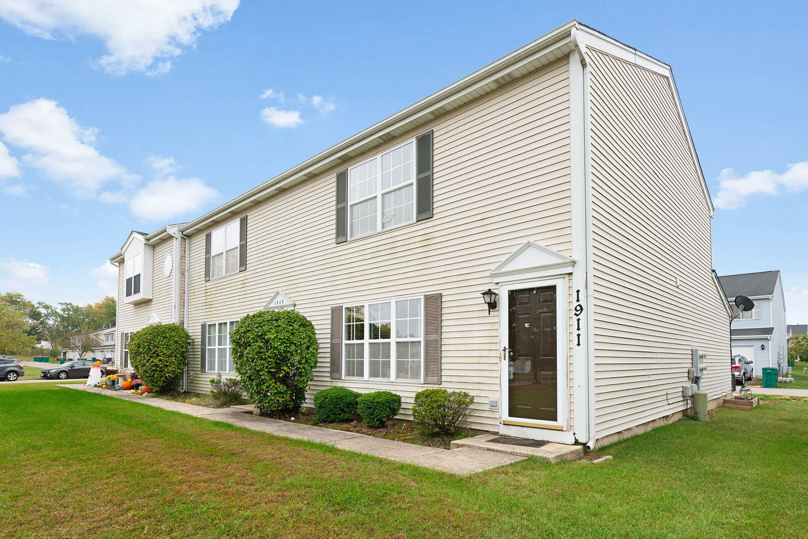 Property Photo: 1911 Mayan Court 1911 IL 60435