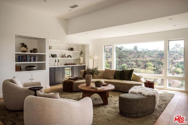 Property Photo: 7420 Cervantes Place CA 90046