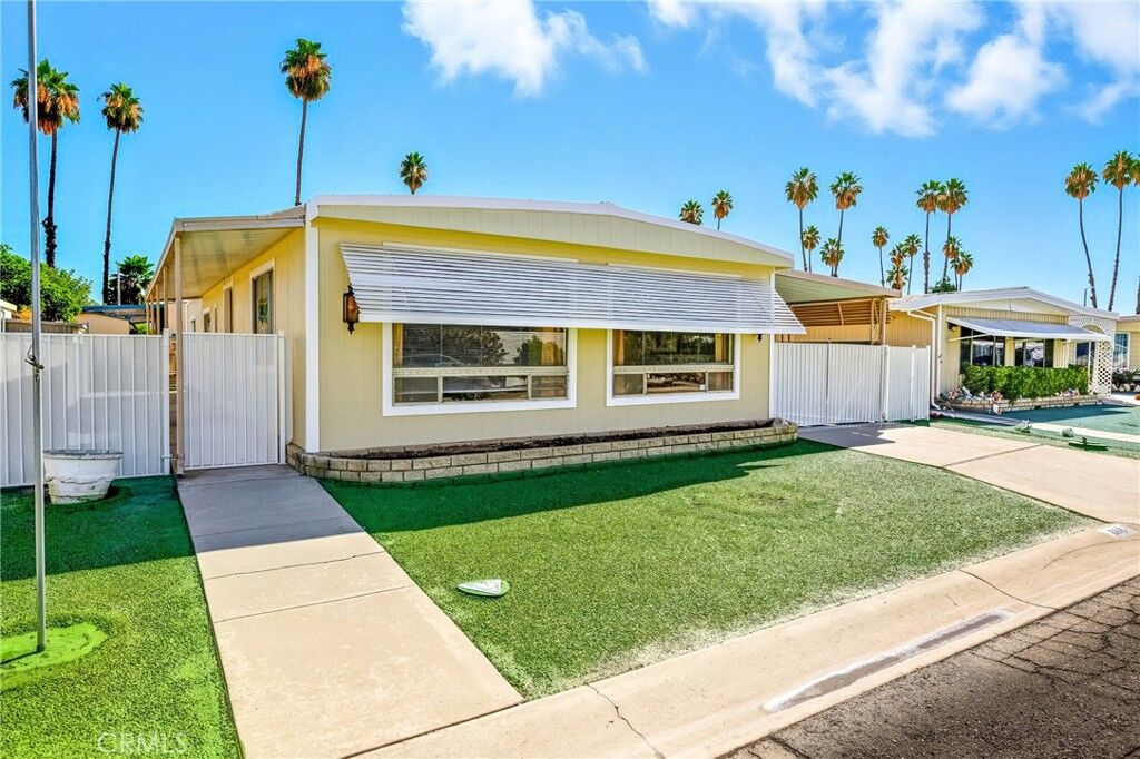 Property Photo: 868 Santo Tomas CA 92545