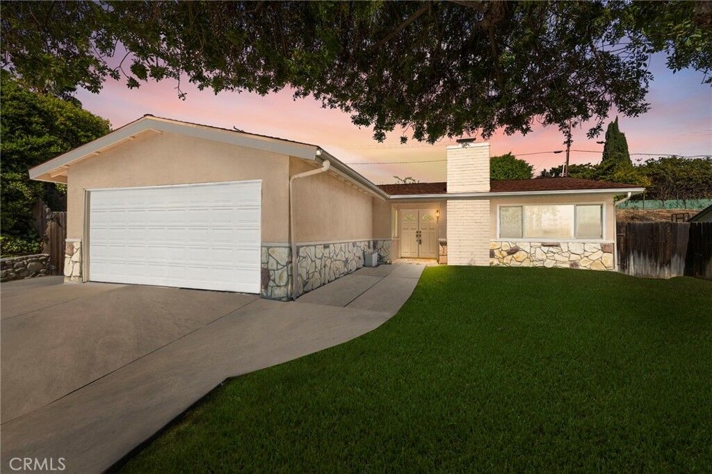 Property Photo: 909 Orangewood Dr CA 92821