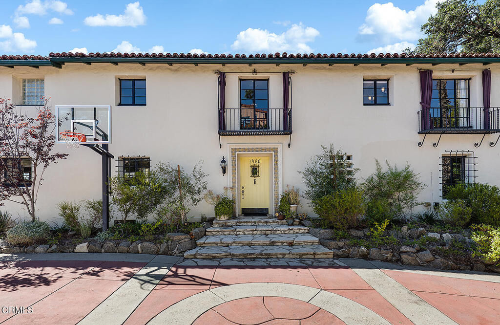 Property Photo: 1460 Melwood Drive CA 91207