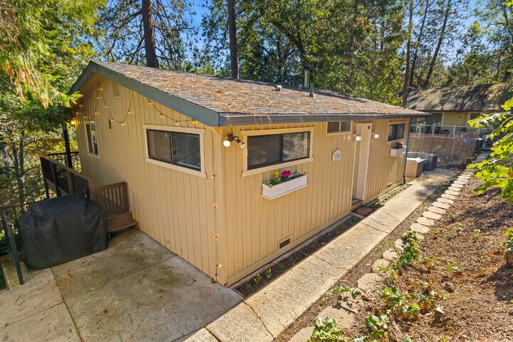 Property Photo: 3220 Naomi Way CA 95667
