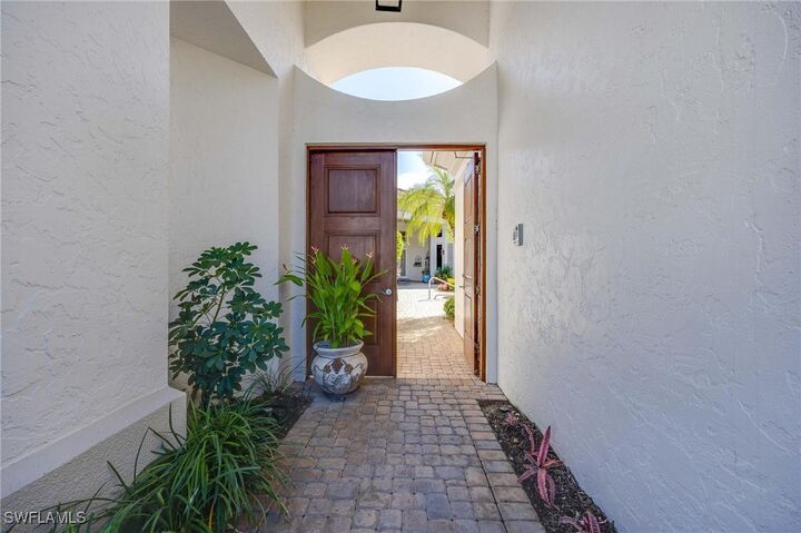 Property Photo: 1268 Grand Isle Court FL 34108