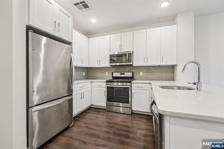 Property Photo:  41 W Prospect Street  NJ 07463 