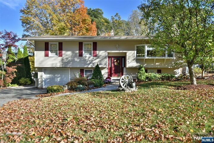 24 Lozier Court  West Milford NJ 07480 photo
