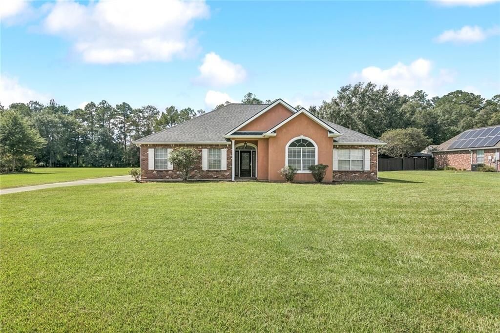Property Photo:  46473 Country Lane  LA 70401