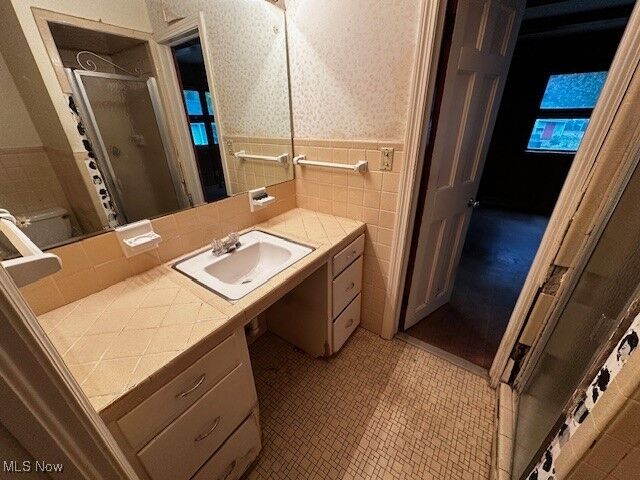 Property Photo:  19400 Meredith Avenue  OH 44119