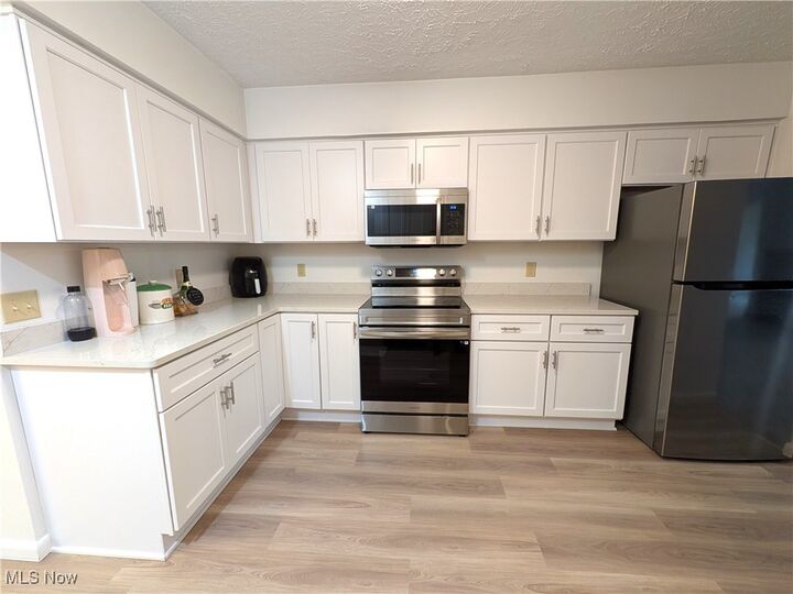 Property Photo: 210 Teal Trace 210 OH 44124