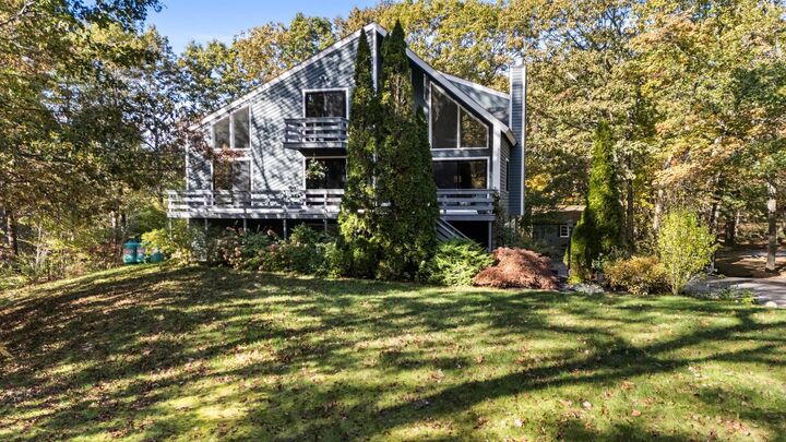 Property Photo: 26 Seasons Lane NH 03053