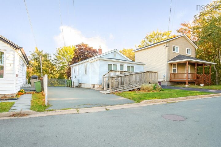 5 Cleary Drive  Dartmouth NS B2Y 3X3 photo