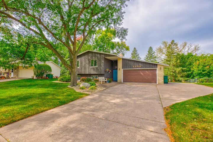 Property Photo: 2660 Fairlawn Drive MN 55082