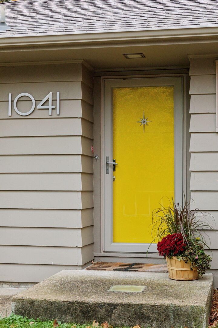 Property Photo: 1041 Idaho Avenue N MN 55427