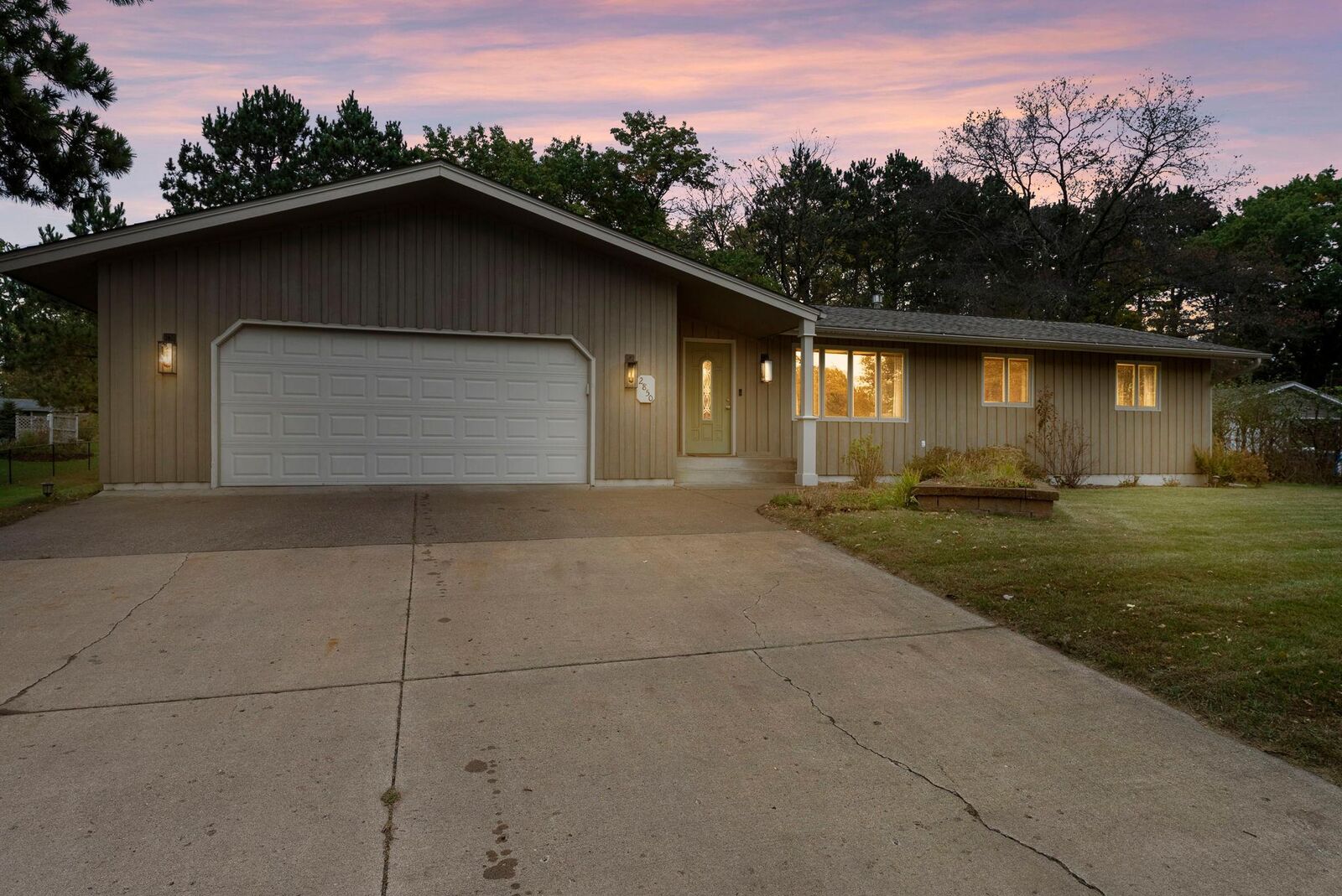 Property Photo:  2850 Ivy Street S  MN 55008 