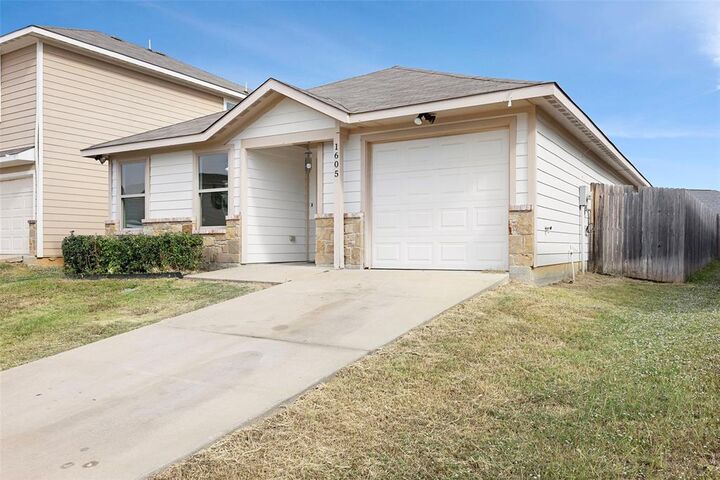 Property Photo: 1605 Village Park Trail TX 76028