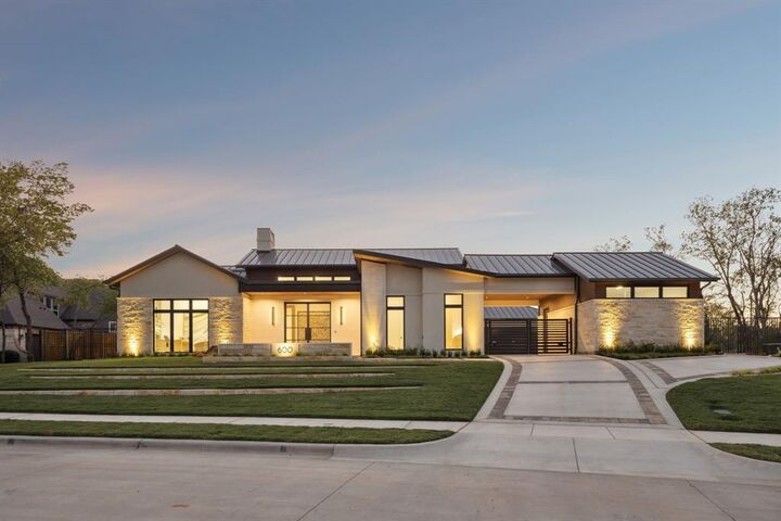 Property Photo: 600 Pemberton Drive TX 76092
