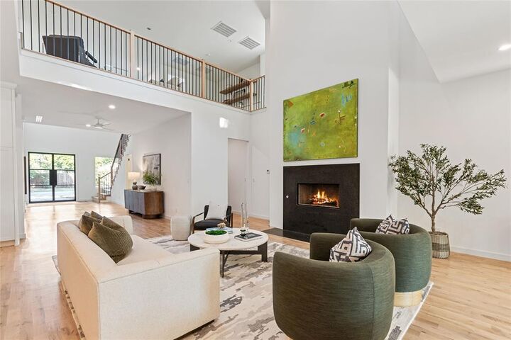 Property Photo: 10565 Cromwell Drive TX 75229