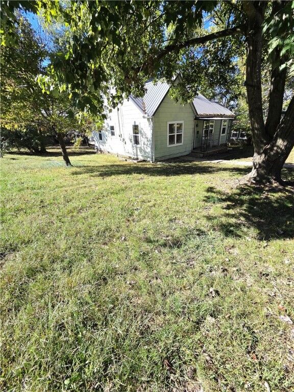 424 S Vine Street  Harrison AR 72601 photo
