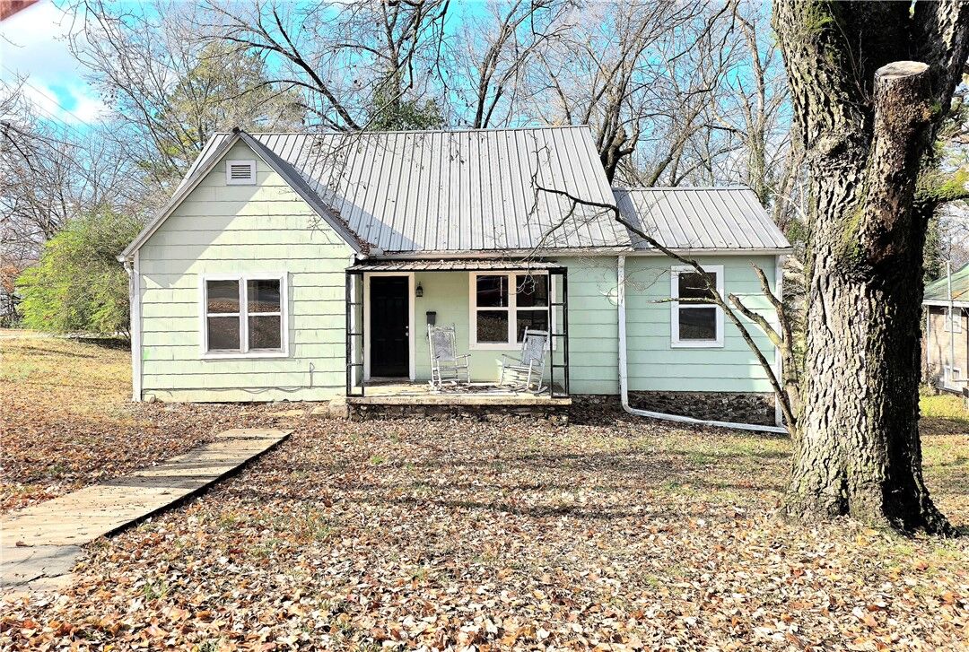 Property Photo: 424 S Vine Street AR 72601