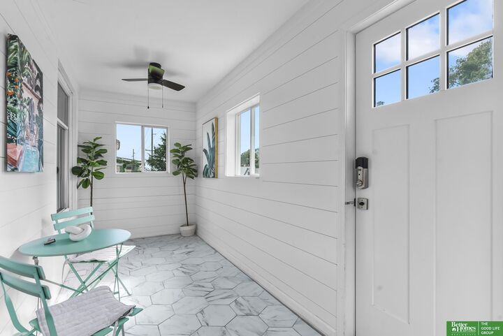 Property Photo: 2707 S 10 Street NE 68108
