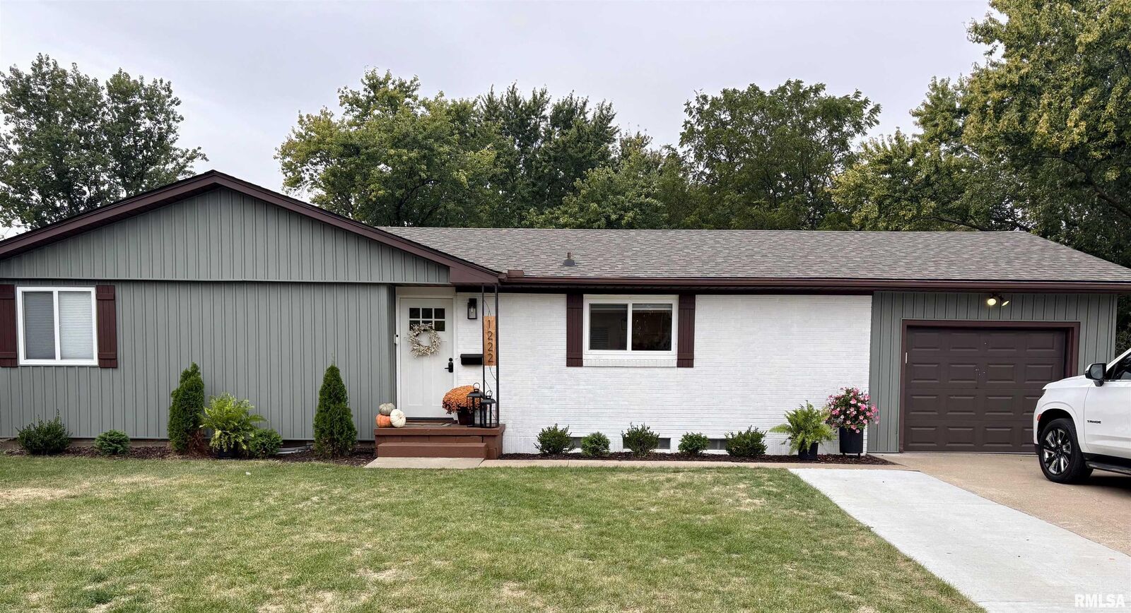 Property Photo: 1222 Whittier Court IA 52732