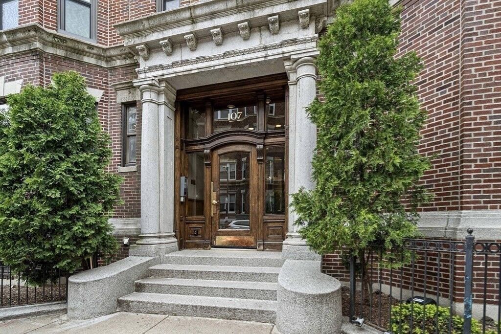 Property Photo: 107 Jersey 21B MA 02215