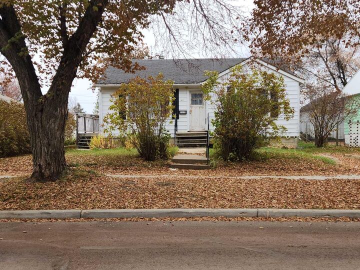 4913-57 Ave . — photo 1
