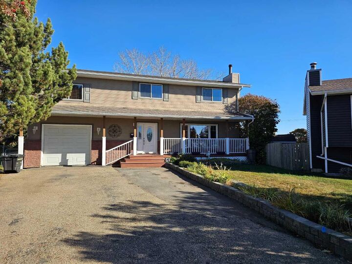 31 Willow Crescent  Lacombe AB T4L 1V3 photo