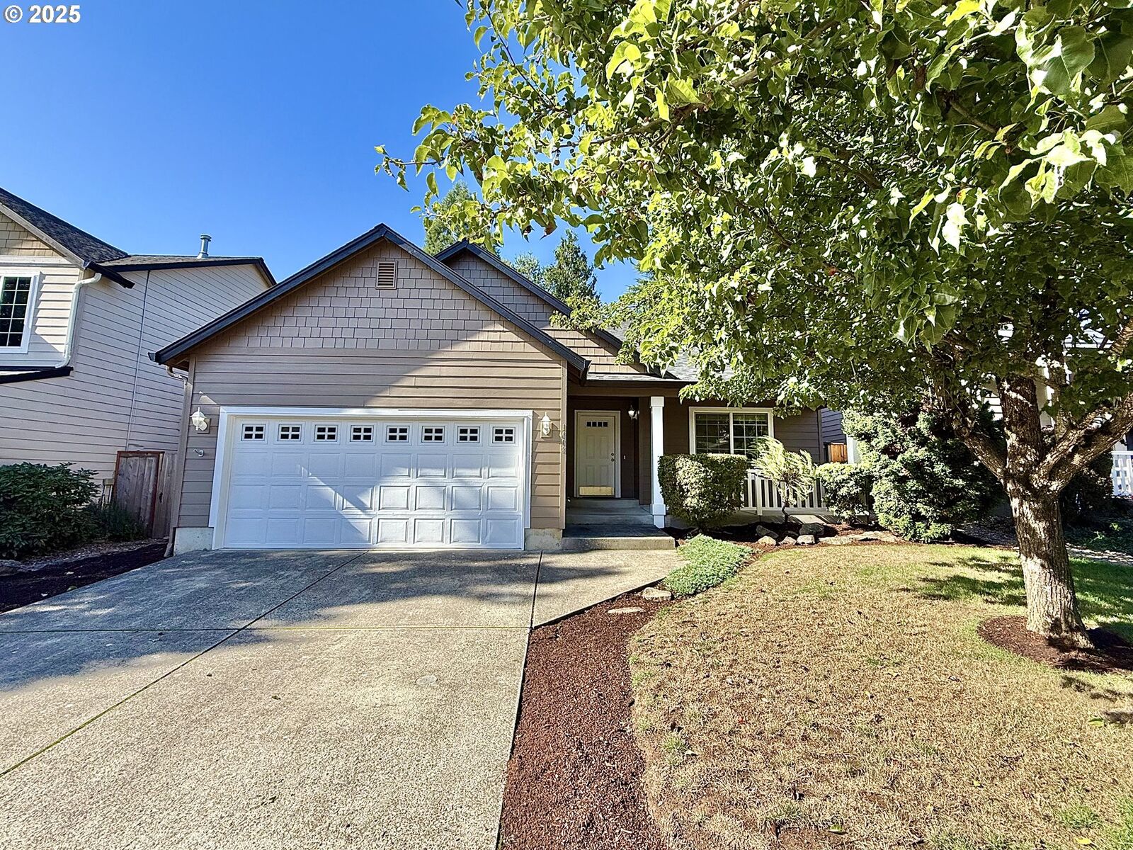 Property Photo: 1403 51st St WA 98671