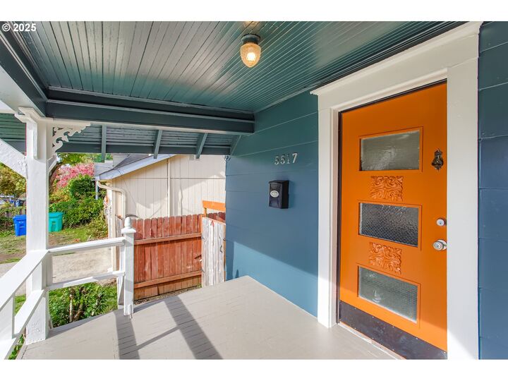 Property Photo:  5517 SE Boise St  OR 97206 