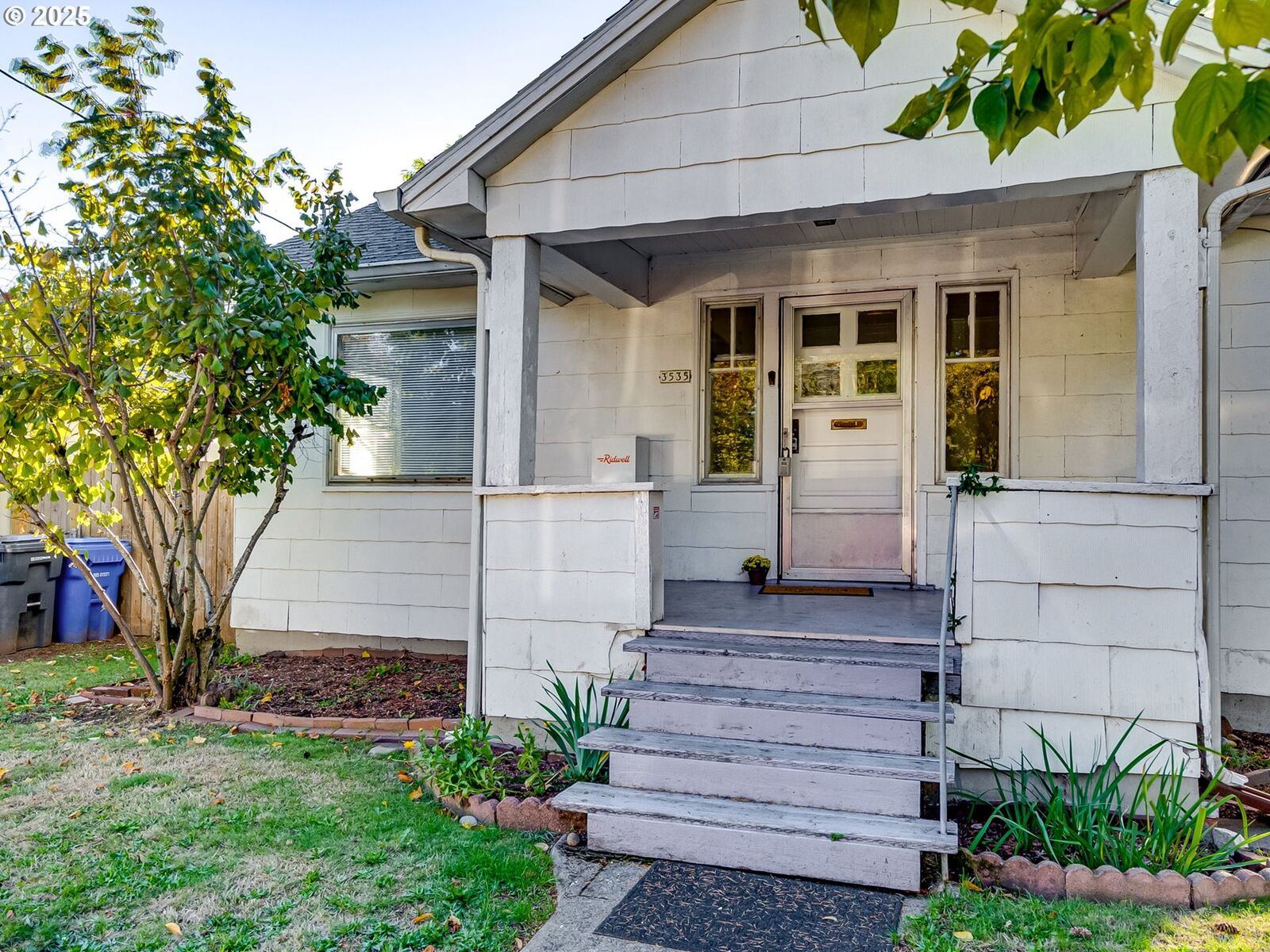 Property Photo:  3535 SE 69th Ave  OR 97206 