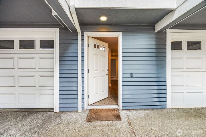 Property Photo:  910 NW 85th St B  WA 98117 