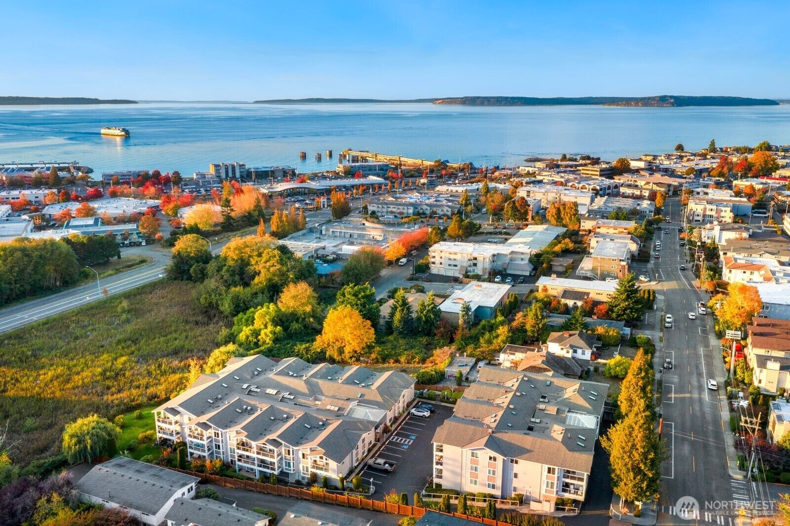 Property Photo:  404  3rd Avenue S A-201  WA 98020 