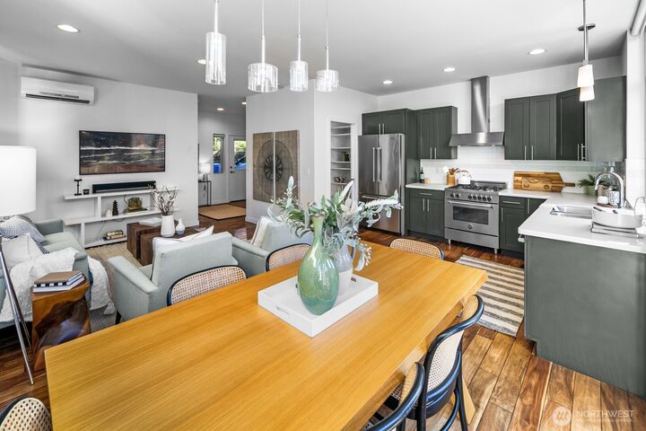 Property Photo: 2808 14th Avenue W B WA 98119