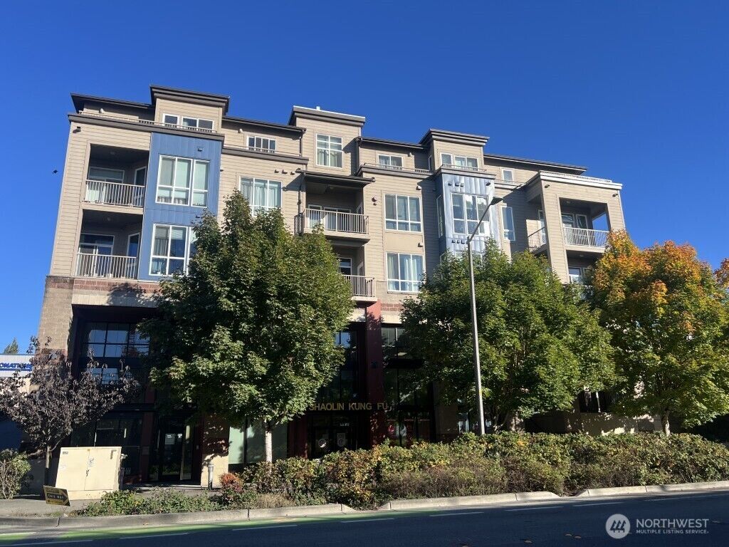 Property Photo:  2222  152nd Avenue NE 314  WA 98052 