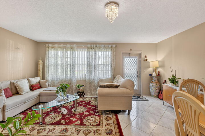 Property Photo: 1069 Cornwall D FL 33434